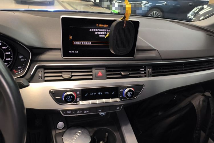 Used Audi A4L 2018 30th Anniversary Edition 40 TFSI Fashion Model Audio And AC Panel