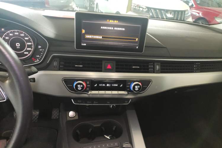 Used Audi A4L 2018 30th Anniversary Edition 40 TFSI Fashion Model Audio And AC Panel
