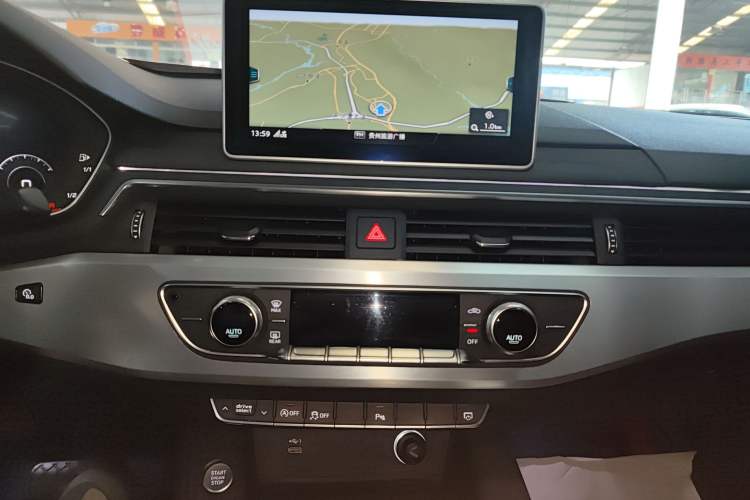Used Audi A4L 2018 30th Anniversary Edition 40 TFSI Fashion Model Audio And AC Panel