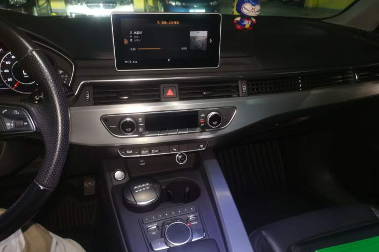 Used Audi A4L 2018 30th Anniversary Edition 40 TFSI Fashion Model Audio And AC Panel