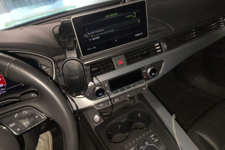 Used Audi A4L 2018 30th Anniversary Edition 40 TFSI Fashion Model Audio And AC Panel