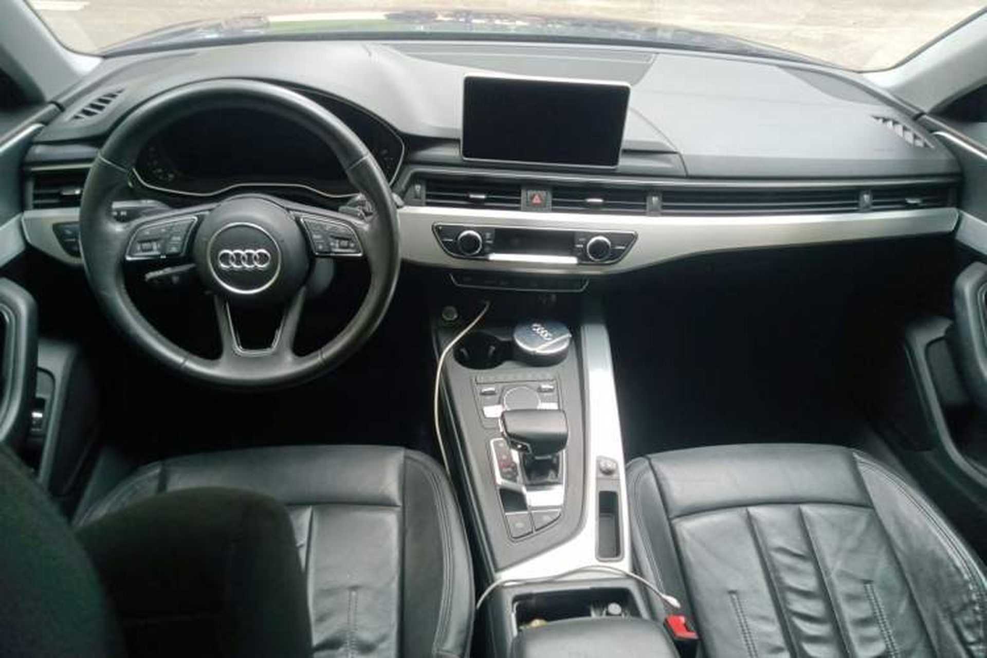 Used Audi A4L 2018 30th Anniversary Edition 40 TFSI Fashion Model Center Console