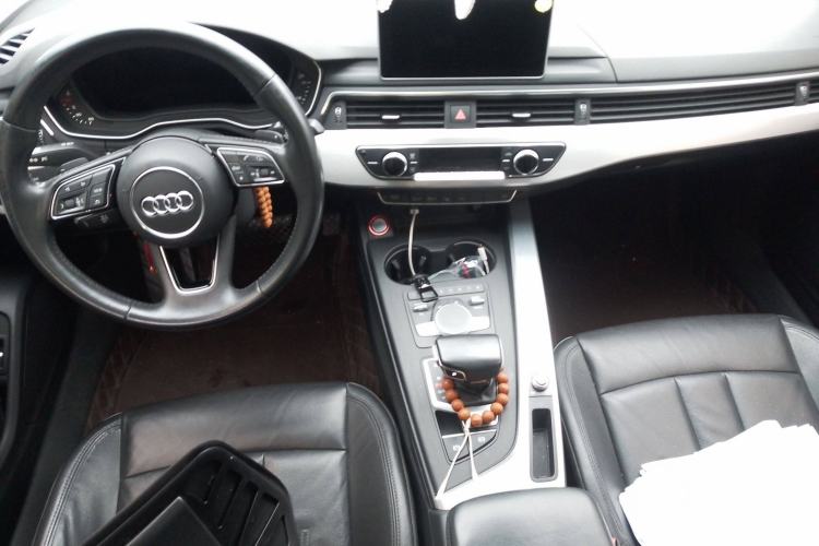 Used Audi A4L 2018 30th Anniversary Edition 40 TFSI Fashion Model Center Console