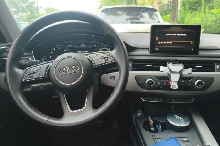 Used Audi A4L 2018 30th Anniversary Edition 40 TFSI Trendy Model Center Console