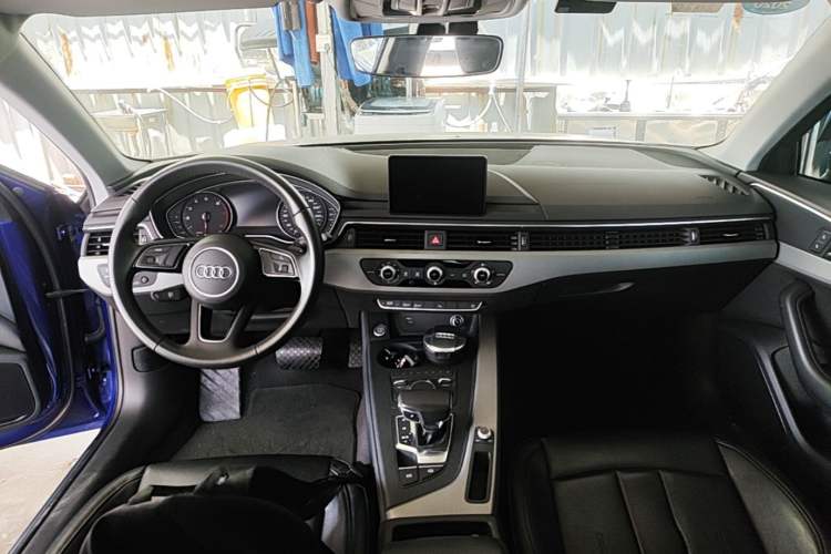 Used Audi A4L 2018 30th Anniversary Edition 40 TFSI Trendy Model Center Console