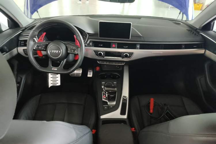 Used Audi A4L 2018 30th Anniversary Edition 40 TFSI Fashion Model Center Console