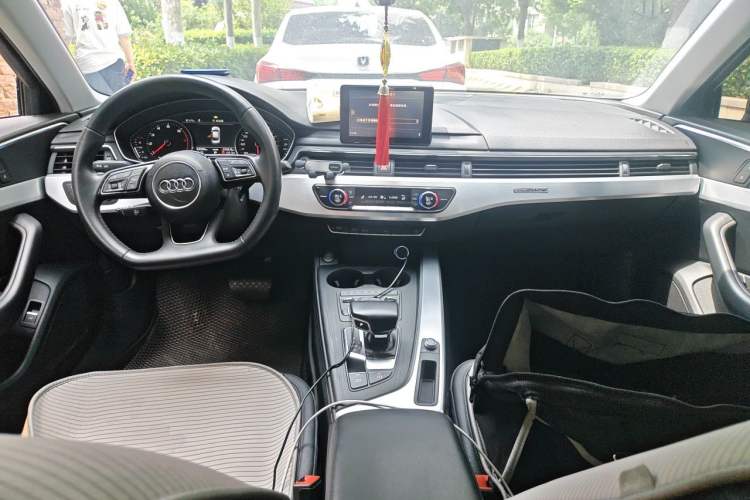 Used Audi A4L 2018 30th Anniversary Edition 45 TFSI quattro Individual Sport Edition Center Console