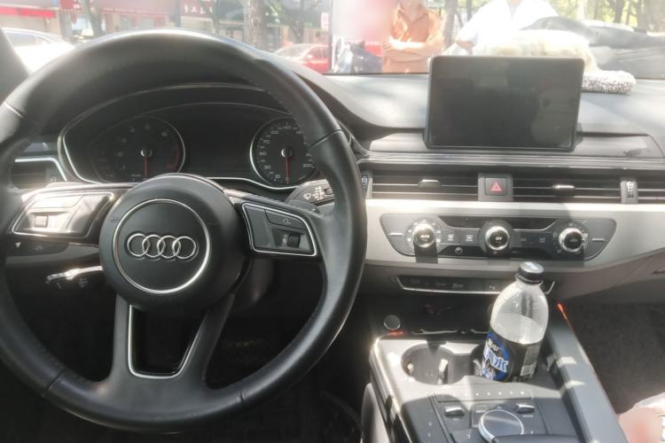 Used Audi A4L 2018 30th Anniversary Edition 40 TFSI Trendy Model Center Console