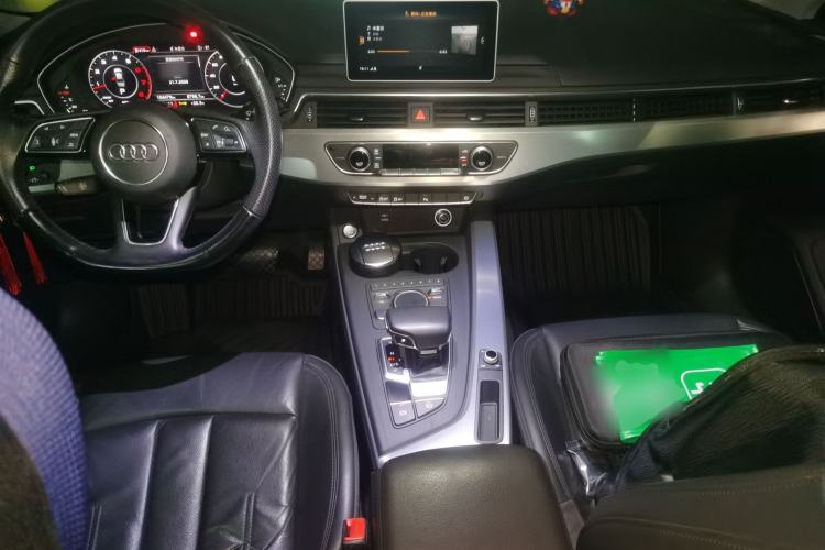 Used Audi A4L 2018 30th Anniversary Edition 40 TFSI Fashion Model Center Console