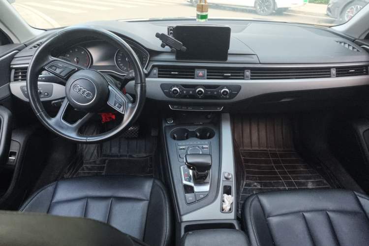 Used Audi A4L 2018 30th Anniversary Edition 40 TFSI Trendy Model Center Console