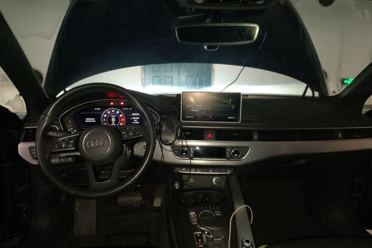 Used Audi A4L 2018 30th Anniversary Edition 40 TFSI Fashion Model Center Console