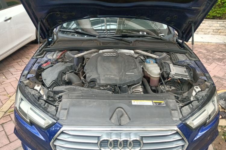 Used Audi A4L 2018 30th Anniversary Edition 40 TFSI Fashion Model Engine Bay