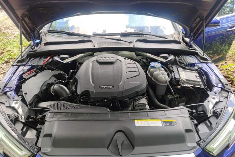 Used Audi A4L 2018 30th Anniversary Edition 40 TFSI Fashion Model Engine Bay