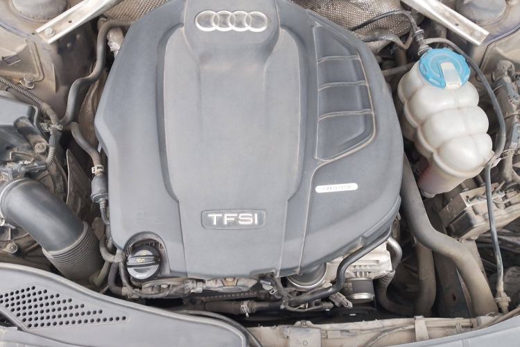 Used Audi A4L 2018 30th Anniversary Edition 40 TFSI Fashion Model Engine Bay