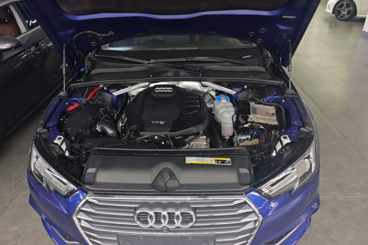 Used Audi A4L 2018 30th Anniversary Edition 40 TFSI Fashion Model Engine Bay