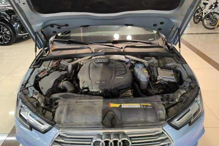 Used Audi A4L 2018 30th Anniversary Edition 40 TFSI Fashion Model Engine Bay