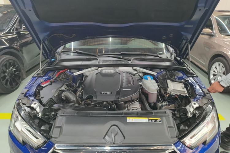 Used Audi A4L 2018 30th Anniversary Edition 40 TFSI Trendy Model Engine Bay