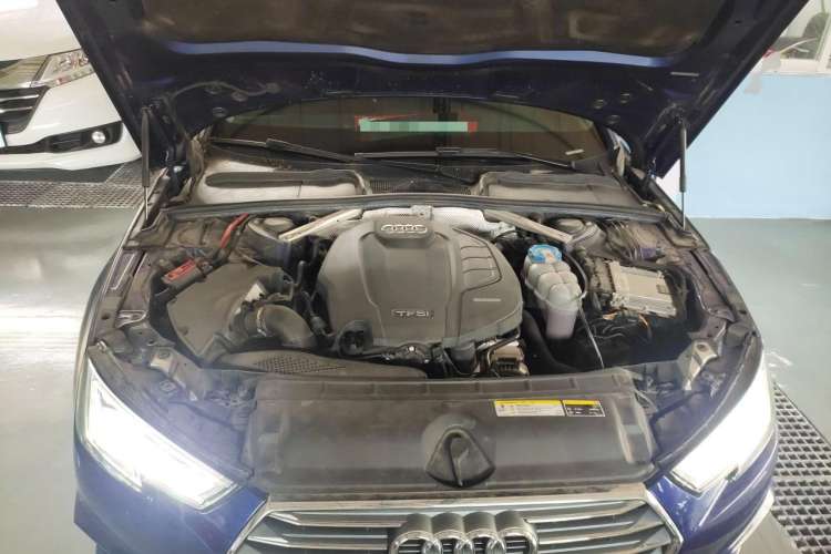 Used Audi A4L 2018 30th Anniversary Edition 40 TFSI Fashion Model Engine Bay