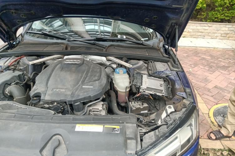 Used Audi A4L 2018 30th Anniversary Edition 40 TFSI Fashion Model Engine Bay Left