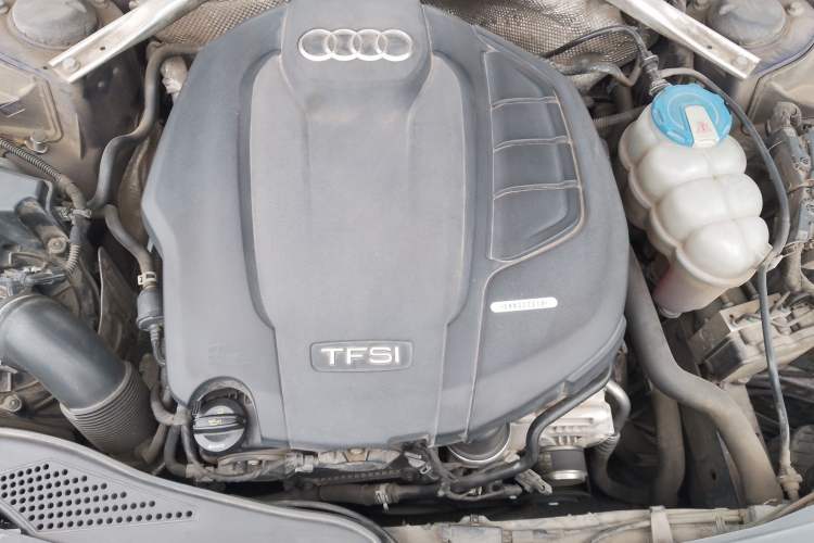 Used Audi A4L 2018 30th Anniversary Edition 40 TFSI Fashion Model Engine Bay Left