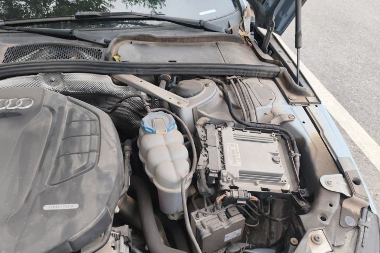 Used Audi A4L 2018 30th Anniversary Edition 40 TFSI Trendy Model Engine Bay Left