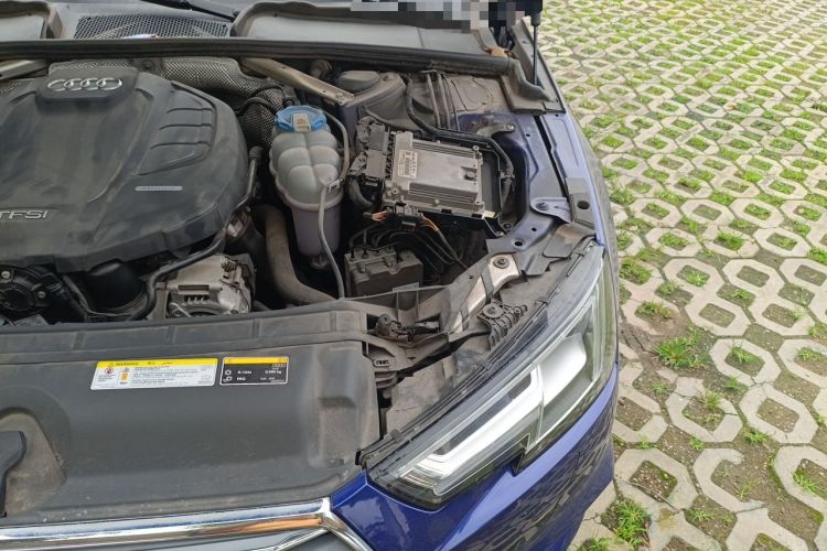Used Audi A4L 2018 30th Anniversary Edition 40 TFSI Fashion Model Engine Bay Left