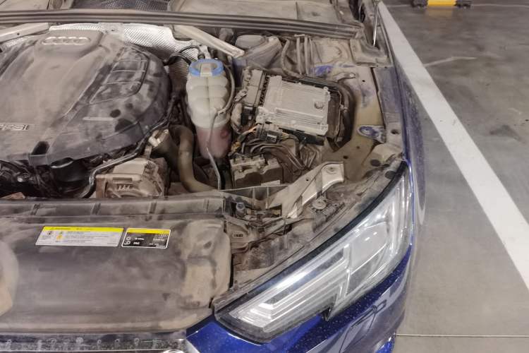 Used Audi A4L 2018 30th Anniversary Edition 40 TFSI Trendy Model Engine Bay Left