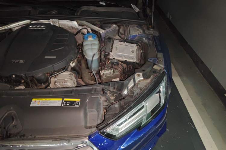 Used Audi A4L 2018 30th Anniversary Edition 40 TFSI Fashion Model Engine Bay Left