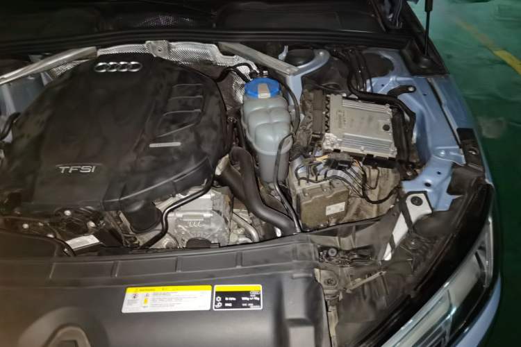 Used Audi A4L 2018 30th Anniversary Edition 40 TFSI Trendy Model Engine Bay Left