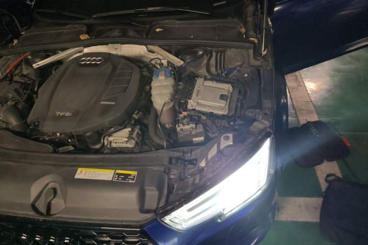 Used Audi A4L 2018 30th Anniversary Edition 40 TFSI Fashion Model Engine Bay Left