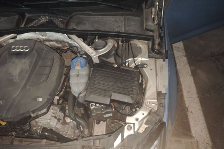 Used Audi A4L 2018 30th Anniversary Edition 40 TFSI Fashion Model Engine Bay Left