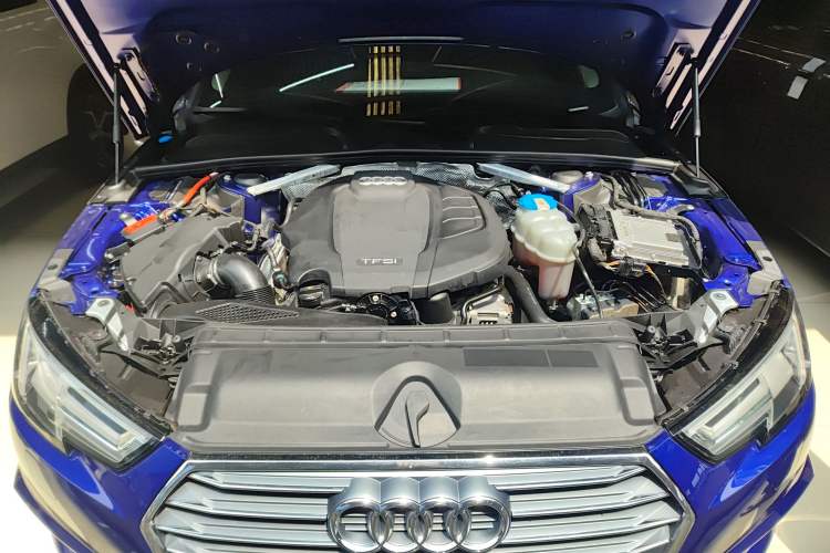 Used Audi A4L 2018 30th Anniversary Edition 40 TFSI Fashion Model Engine Bay