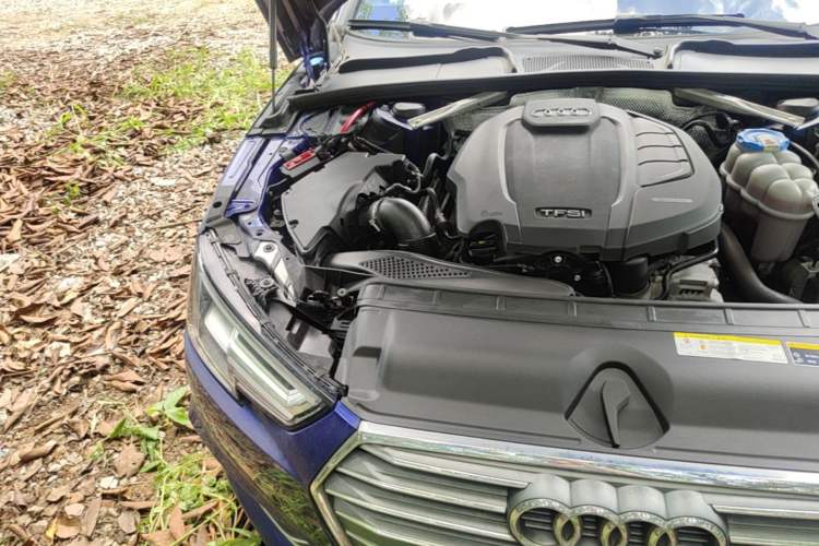 Used Audi A4L 2018 30th Anniversary Edition 40 TFSI Fashion Model Engine Bay Right
