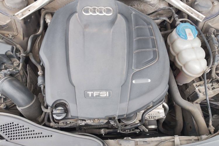 Used Audi A4L 2018 30th Anniversary Edition 40 TFSI Fashion Model Engine Bay Right
