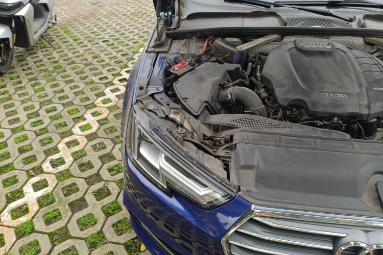 Used Audi A4L 2018 30th Anniversary Edition 40 TFSI Fashion Model Engine Bay Right