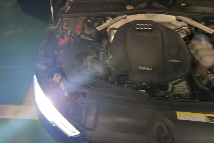 Used Audi A4L 2018 30th Anniversary Edition 40 TFSI Fashion Model Engine Bay Right