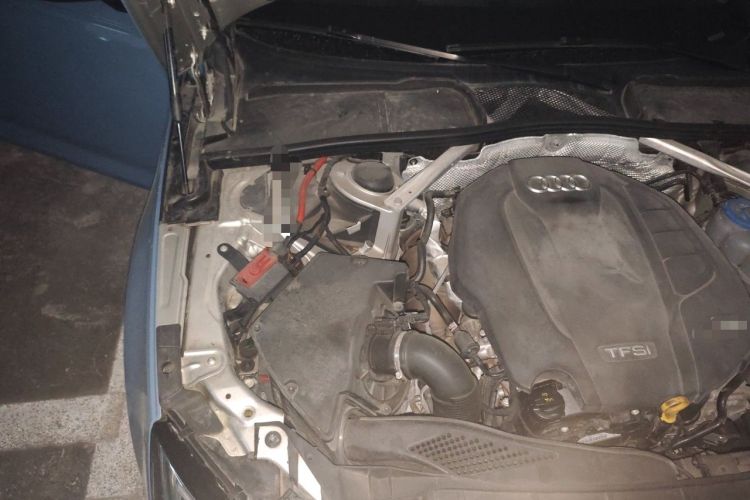 Used Audi A4L 2018 30th Anniversary Edition 40 TFSI Fashion Model Engine Bay Right