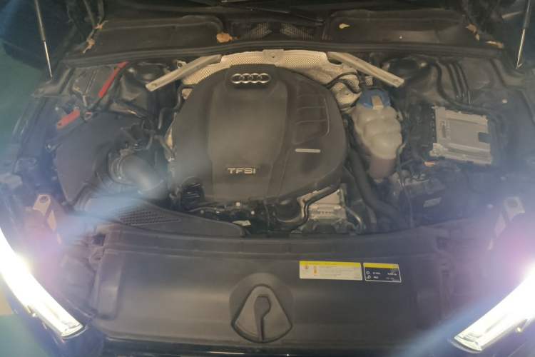 Used Audi A4L 2018 30th Anniversary Edition 40 TFSI Fashion Model Engine Bay