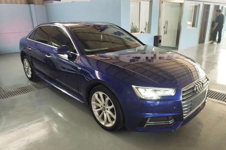 Used Audi A4L 2018 30th Anniversary Edition 40 TFSI Fashion Model Front Right 45 Deg