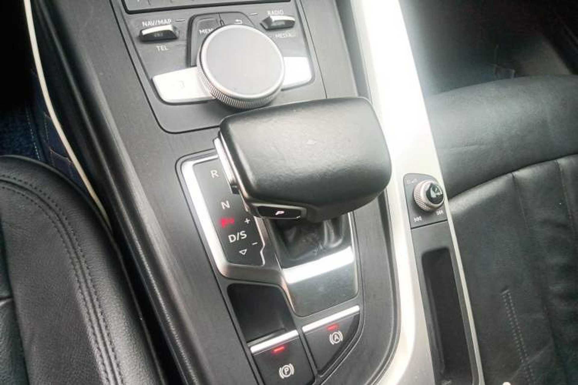 Used Audi A4L 2018 30th Anniversary Edition 40 TFSI Fashion Model Gear Lever