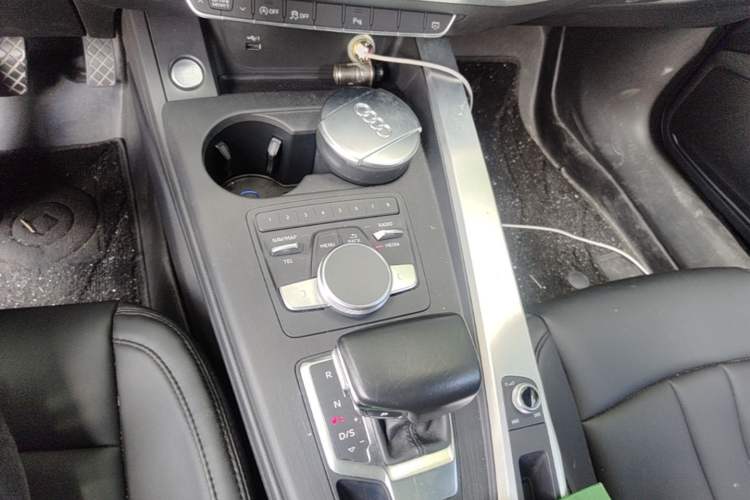 Used Audi A4L 2018 30th Anniversary Edition 40 TFSI Fashion Model Gear Lever