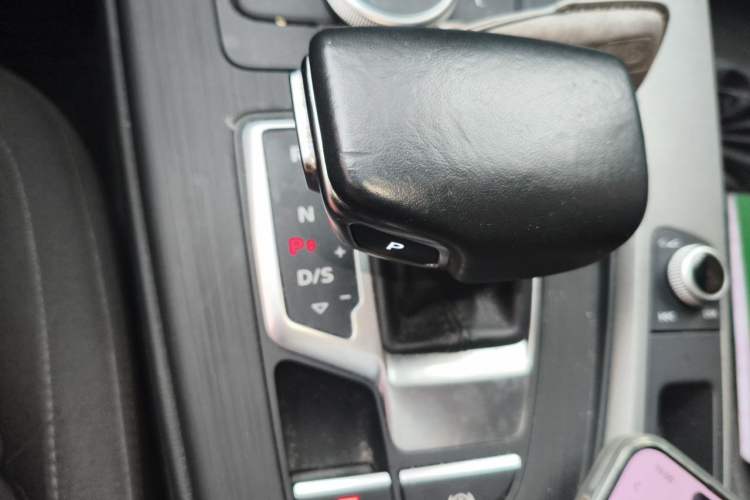 Used Audi A4L 2018 30th Anniversary Edition 40 TFSI Trendy Model Gear Lever