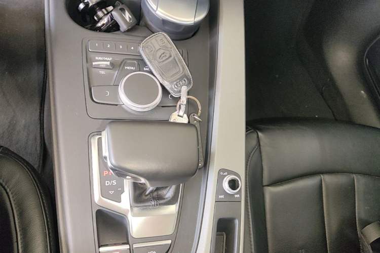 Used Audi A4L 2018 30th Anniversary Edition 40 TFSI Trendy Model Gear Lever
