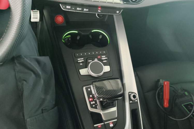 Used Audi A4L 2018 30th Anniversary Edition 40 TFSI Fashion Model Gear Lever