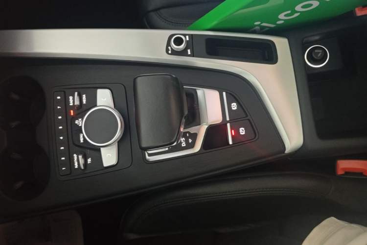 Used Audi A4L 2018 30th Anniversary Edition 40 TFSI Fashion Model Gear Lever