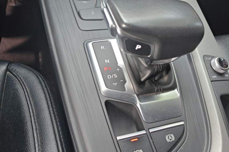 Used Audi A4L 2018 30th Anniversary Edition 40 TFSI Trendy Model Gear Lever