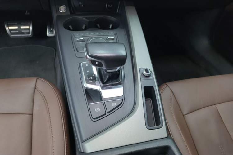Used Audi A4L 2018 30th Anniversary Edition 40 TFSI Trendy Model Gear Lever