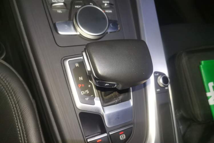 Used Audi A4L 2018 30th Anniversary Edition 40 TFSI Fashion Model Gear Lever