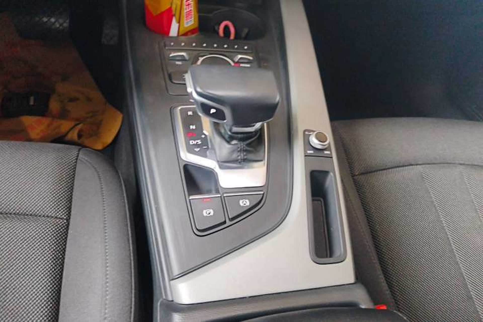 Used Audi A4L 2018 30th Anniversary Edition 40 TFSI Trendy Model Gear Lever