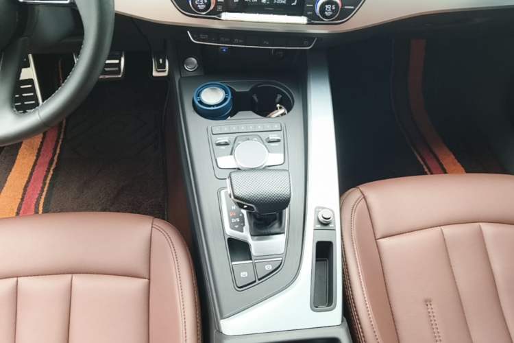 Used Audi A4L 2018 30th Anniversary Edition 40 TFSI Fashion Model Gear Lever